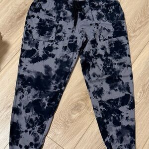 Felina Women's Black and Gray Tie-Dye Joggers